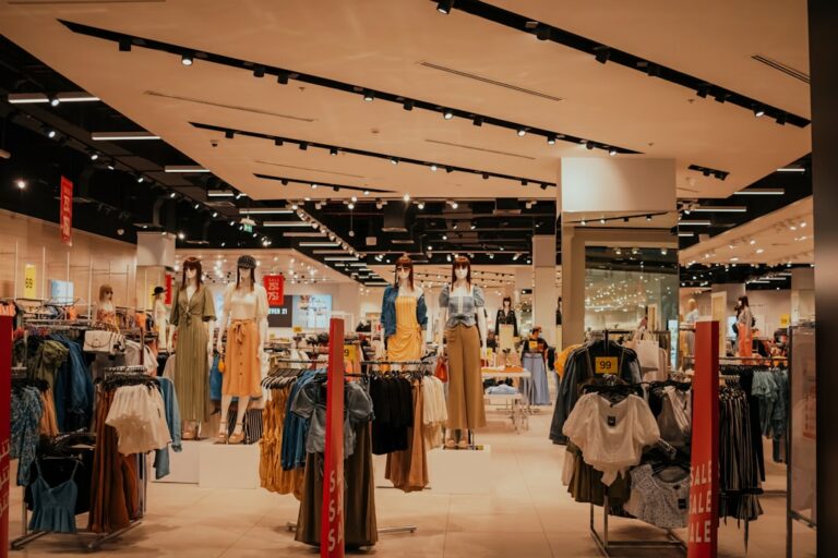 Présentation haut de gamme, espaces dédiés, matériaux nobles, éclairage spécifique et analyse de la performance commerciale: Stratégies de mise en valeur des produits premium