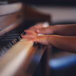 L&rsquo;impact de la musique sur le panier moyen : études détaillées et stratégies d&rsquo;optimisation