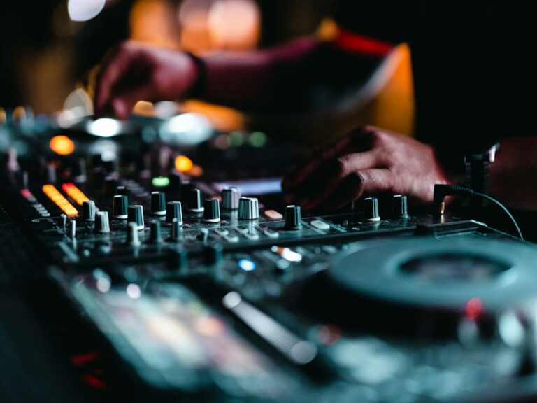 L&rsquo;impact crucial de la qualité audio en diffusion commerciale : Guide complet