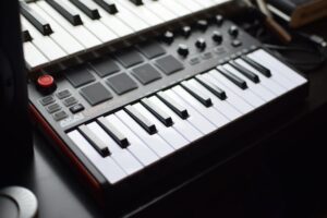 L’importance du sound designer dans le retail : création, programmation et optimisation de l’expérience client