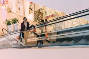 Comportements, perception de l'urgence et efficacité des promotions: L’influence des soldes