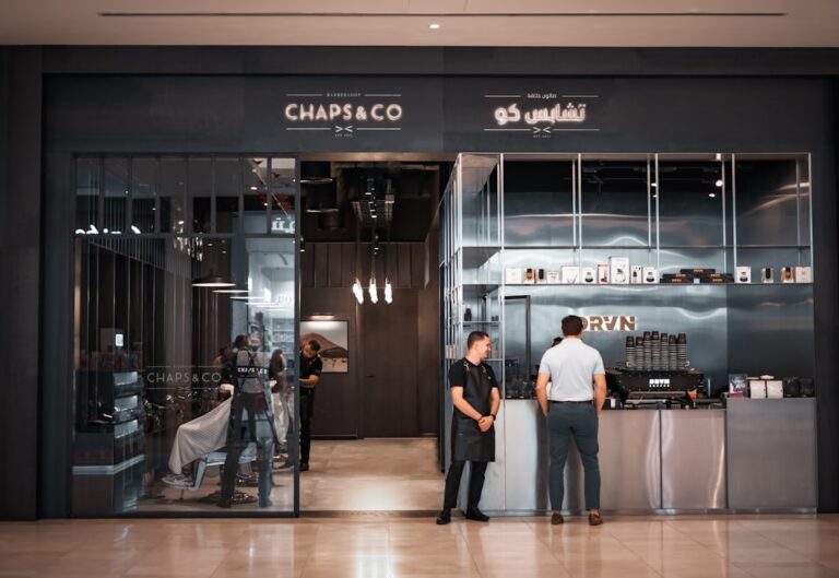 Coiffure & Barber Shop : Cross-Sell au Bac, Murs Cheveux & Formats Pro