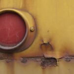 Miroirs et surfaces réfléchissantes : contrôle des reflets et amplification de la lumière