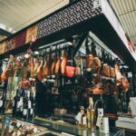 Fromagerie : vitrine à niveaux, AOP/affinage et conseils portions/accords