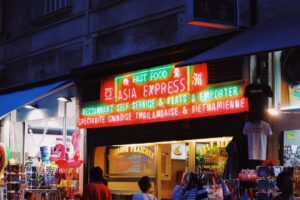 Traduction et sous-titres IA en boutique : servir les clients internationaux sans perdre en nuance de marque.