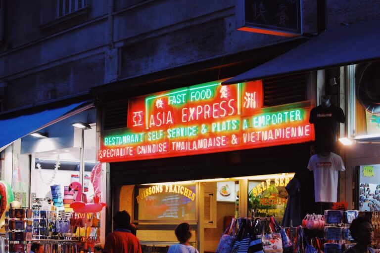 Traduction et sous-titres IA en boutique : servir les clients internationaux sans perdre en nuance de marque.