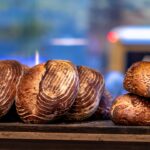 Vitrines basses, sens de lecture, allergènes et photos fidèles : les clés d&rsquo;une pâtisserie réussie
