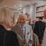 Seniors mal servis : fatigue et abandon ; assises, lisibilité et assistance proactive.