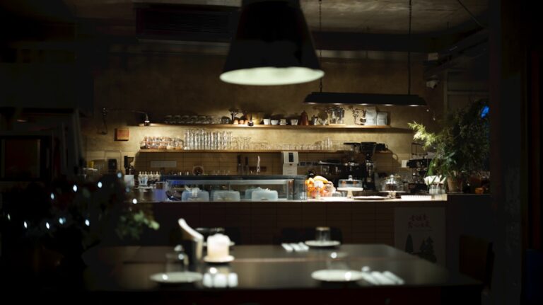 Service rapide et café chaud : la nouvelle offre de la station-service