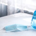 Créer une ambiance rassurante : hygiène, aération et explications claires