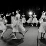 Synchronisation musique–éclairage : des pics lumineux sur les moments forts