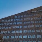 Optimisation énergétique : contrôle HVAC/LED par capteurs CO₂, présence et météo