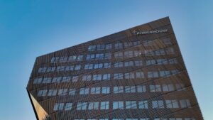 Optimisation énergétique : contrôle HVAC/LED par capteurs CO₂, présence et météo