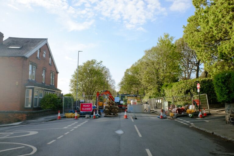 Travaux voisins : comment gérer la poussière et le bruit