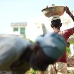 Adaptation locale : musique et parfums régionaux sans cliché