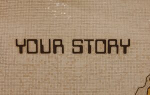 Vitrine saisonnière : storytelling simple, message clair et preuve produit visible