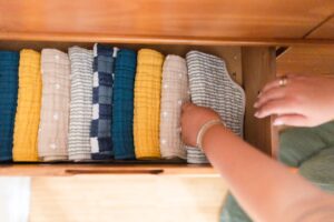 Guide complet pour la liste de naissance: tests poussettes et porte-bébé