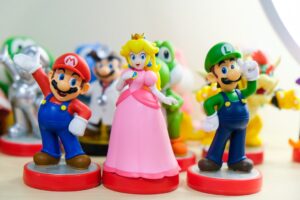Boutique geek : vitrines anti-UV et précommandes claires
