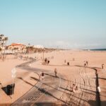 Surf & Glisse : Racks sécurisés, météo/spot du jour et atelier wax/réparation