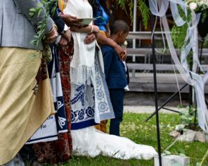 Costumes & cérémonie : parcours rendez-vous, retouches sur place et accessoires coordonnés
