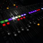 Créer l&rsquo;ambiance sonore parfaite: ajuster volume et style pour chaque zone