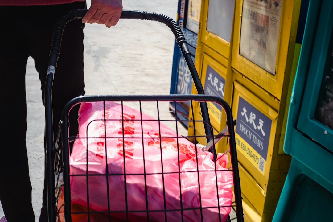 Photo Reusable bags overconsumption cost price
