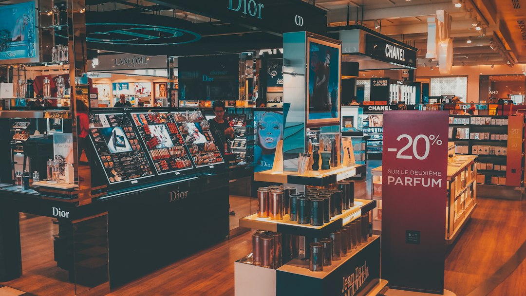 Photo co-marketing brand collaboration retail displays demos funding