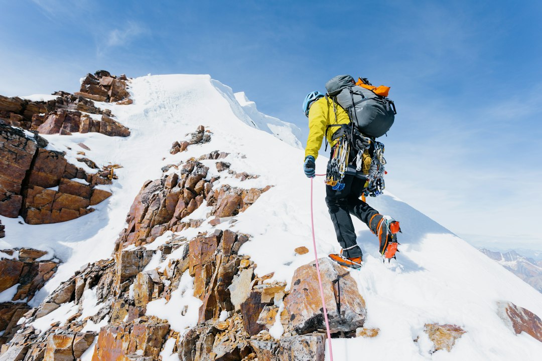 Photo mountain tourism shop combined rental sale live weather safety tips